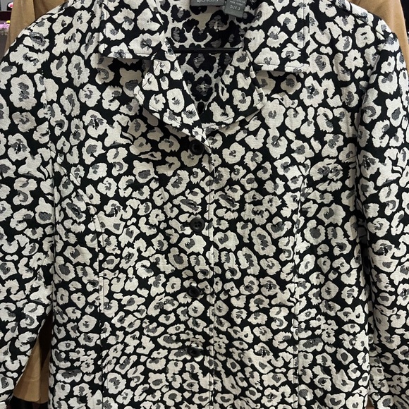 Blazer - Picture 2 of 3